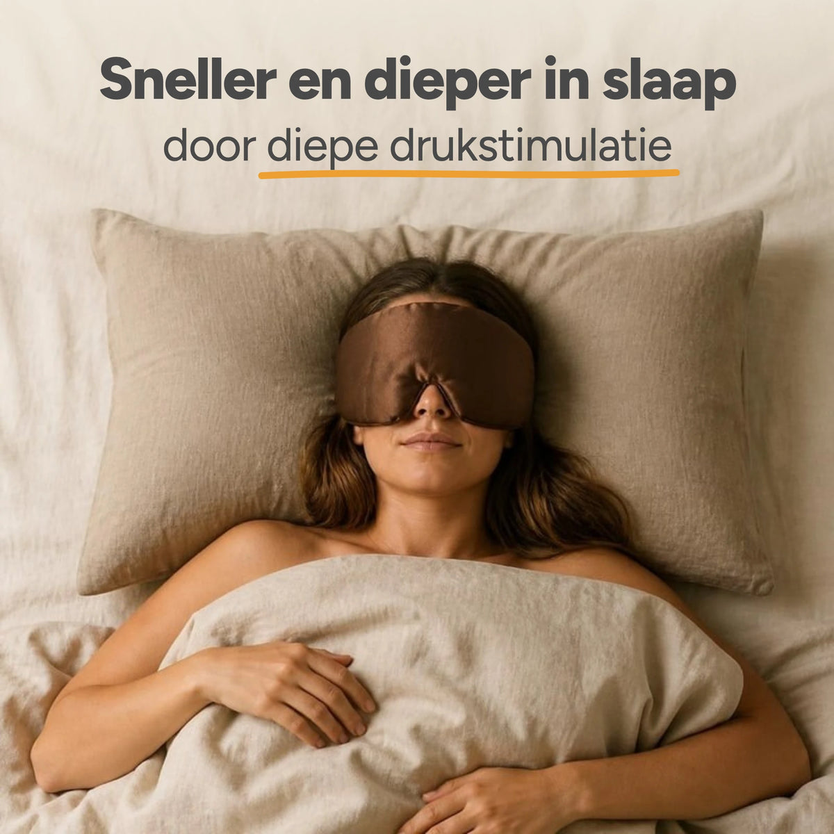 Sneller en dieper in slaap door diepe drukstimulatie: vrouw slaapt met het Nera slaapmasker op